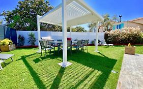 High Standing! 200M2 Private Garden Jacuzzi Sun Bed & Interior Spa